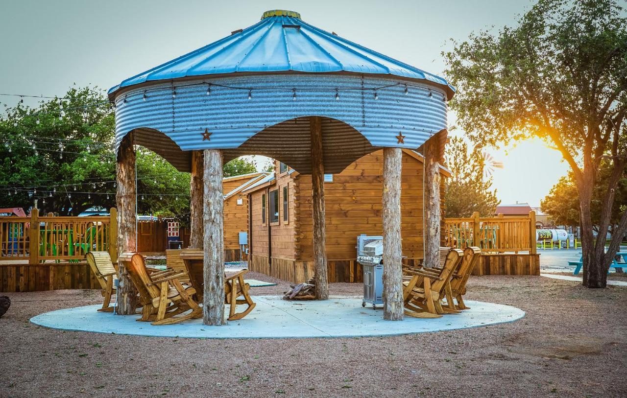 The Big Texan - Cabins And Wagons Amarillo Esterno foto
