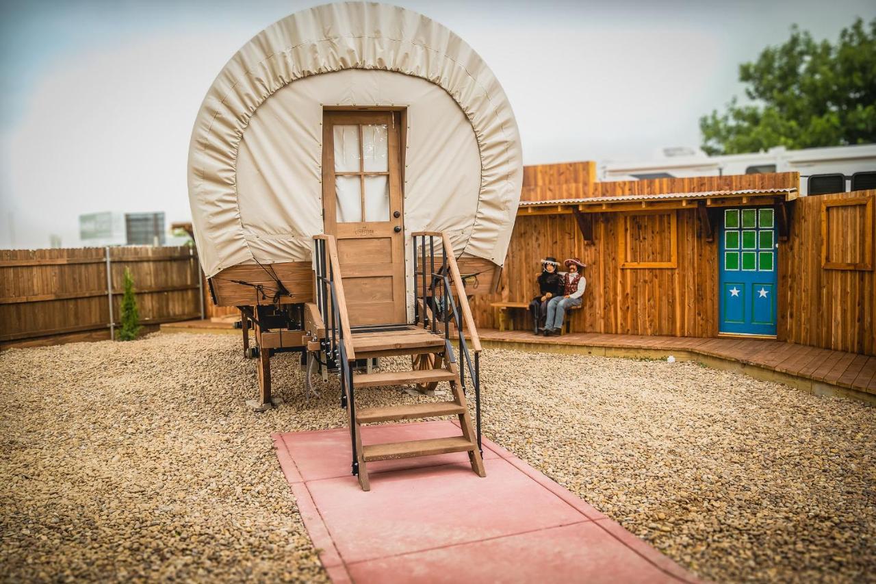 The Big Texan - Cabins And Wagons Amarillo Esterno foto